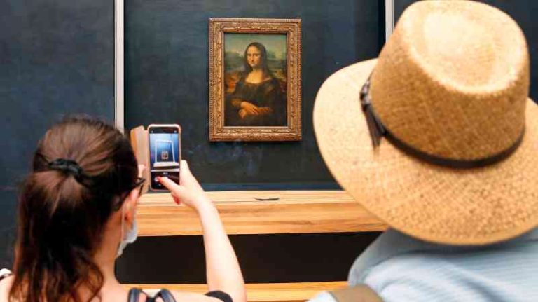 El Louvre dará a la “decepcionante” Mona Lisa una sala propia.